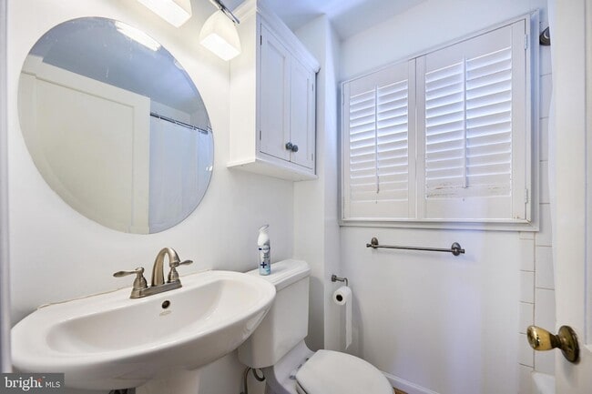 Building Photo - 2319 Riverview Terrace