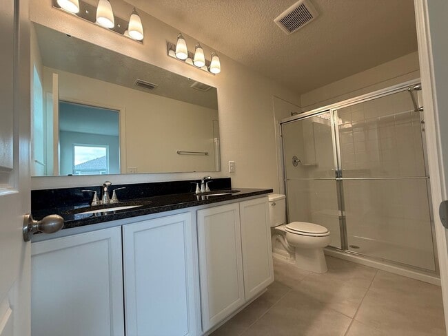 Building Photo - Lake Wales Towhhome