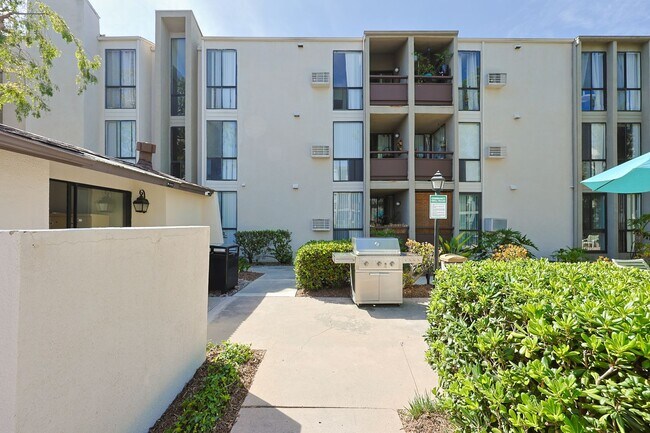 Building Photo - 1 Bed / 1 Bath Condo Near Cowles Mountain – Move-In Special!