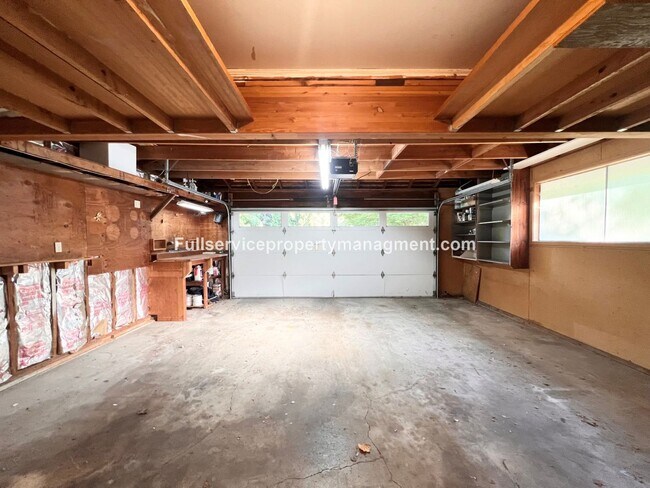Building Photo - Beautiful Mercer Island Home with Private Hot Tub Pavillion & Spacious Floor Plan
