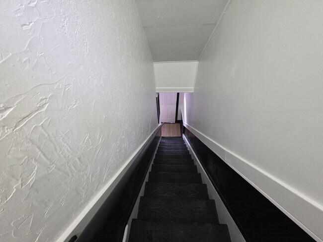 Building Photo - updated 4 bedroom 2.5 Bathroom house for rent