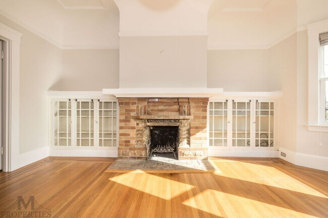 Building Photo - 818 Rhode Island St