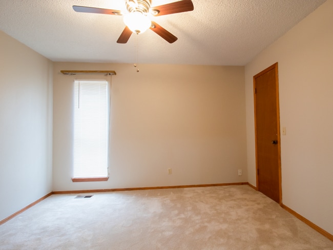 Building Photo - Spacious 3BD/2.5 BTH 2 Car Garage, Minutes from Tinker AFB