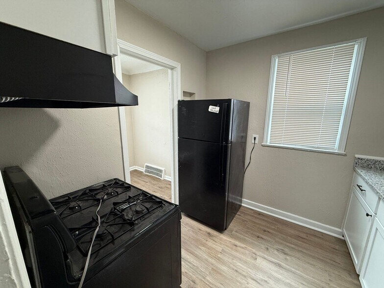 Building Photo - 14118 Evergreen Rd