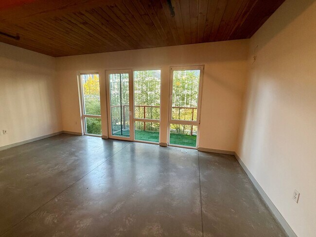 Building Photo - Veer Lofts Condominiums - South Lake Union