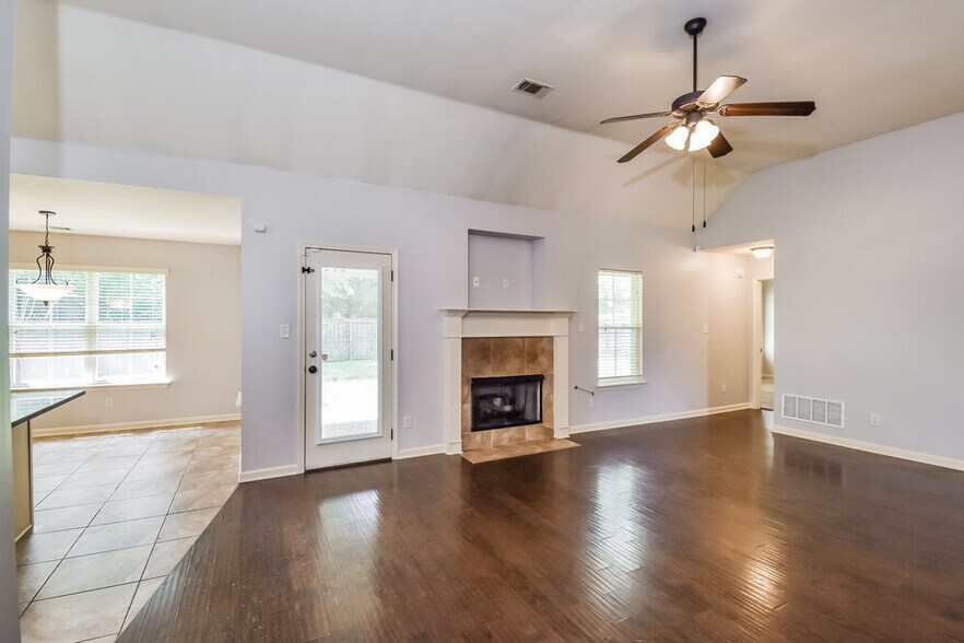 Building Photo - 2639 Cherry Tree Dr