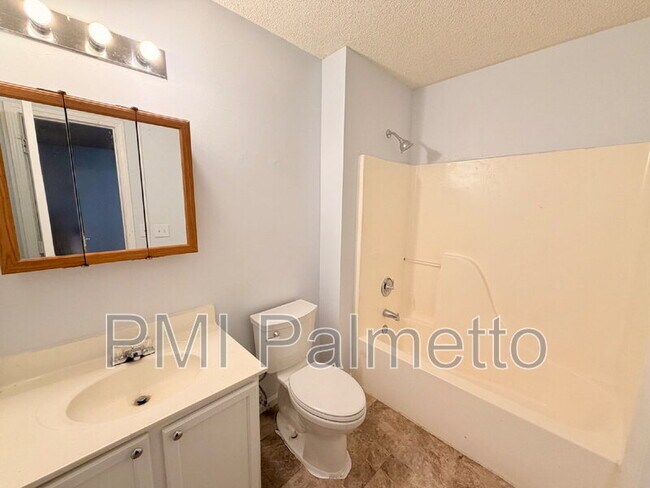 Building Photo - 119 Chatham Forest Cir