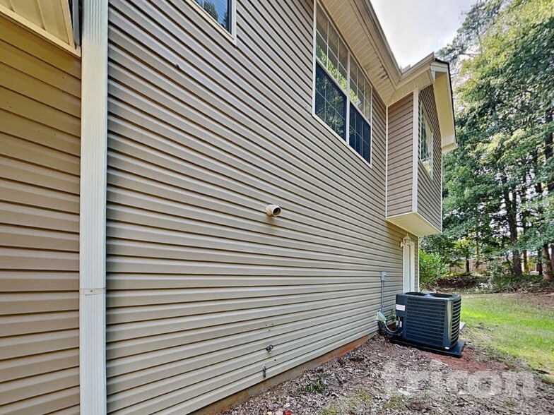 Building Photo - 50 Tufts Cir