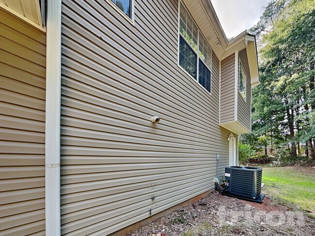 Building Photo - 50 Tufts Cir