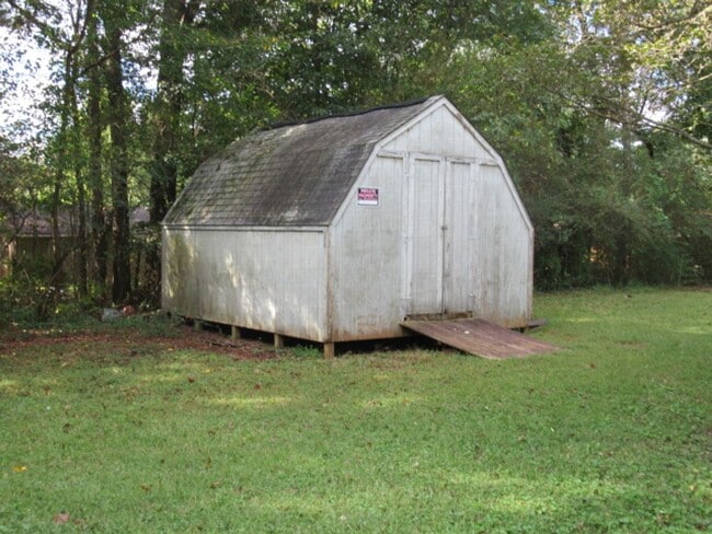 Building Photo - 145 Ho Lynn Trail