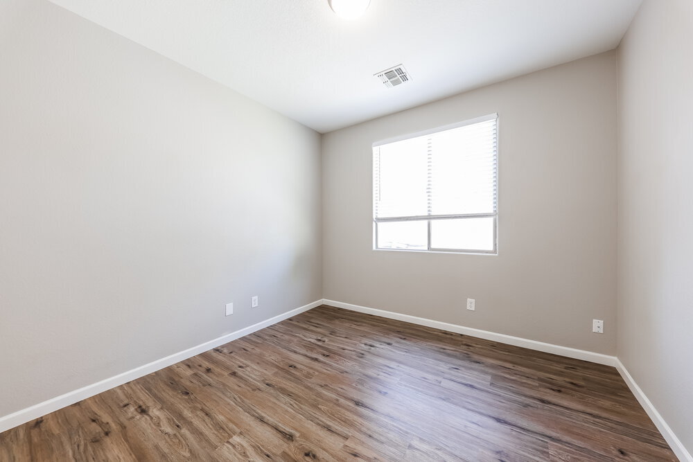 Building Photo - 14338 W Crocus Dr