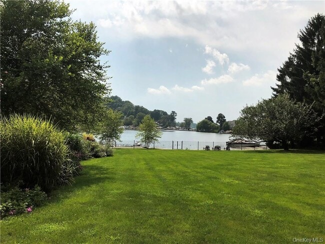 Primary Photo - 7 Tamarack Rd