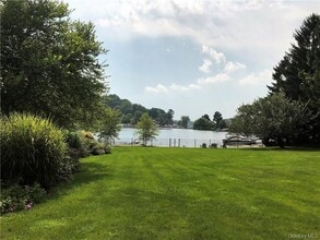 Building Photo - 7 Tamarack Rd