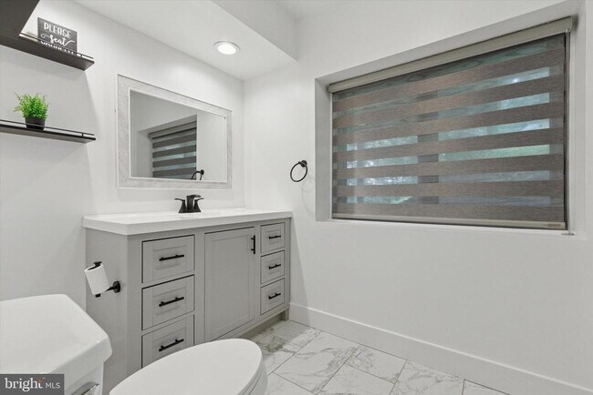 Building Photo - 1220 Valley Rd