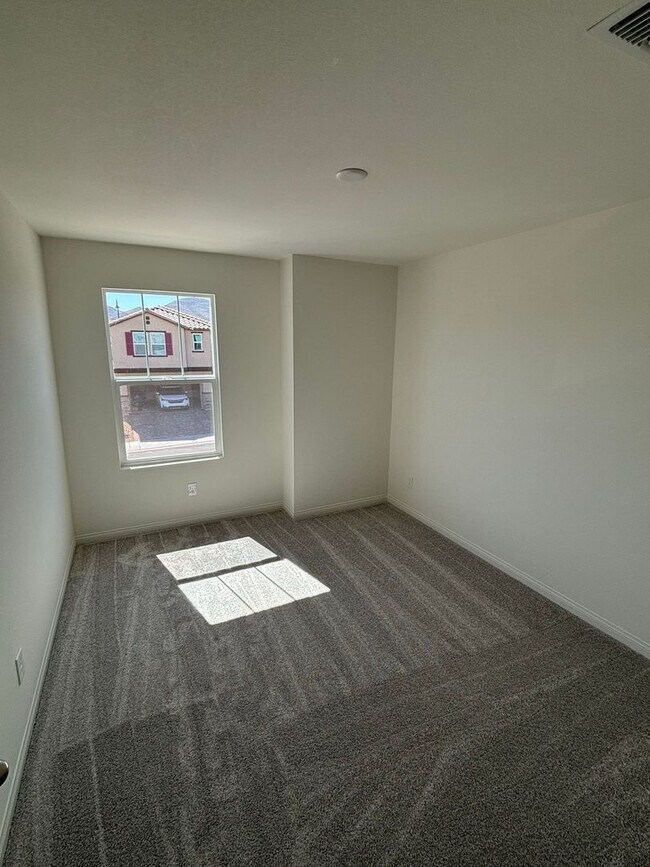 Building Photo - Modern Inspirada Living – 4 Bed Home with Loft & Downstairs Suite