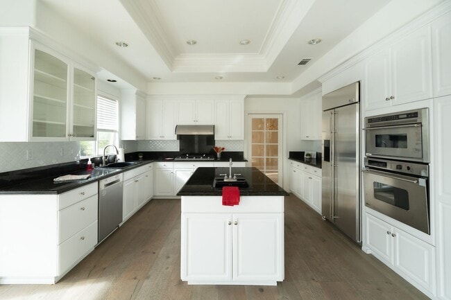 Building Photo - 8240 Sheffield Rd