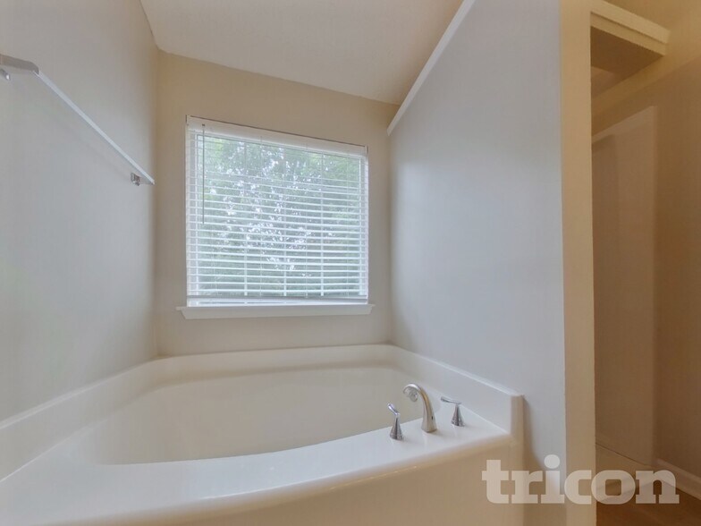 Building Photo - 7093 Springgrove Ct