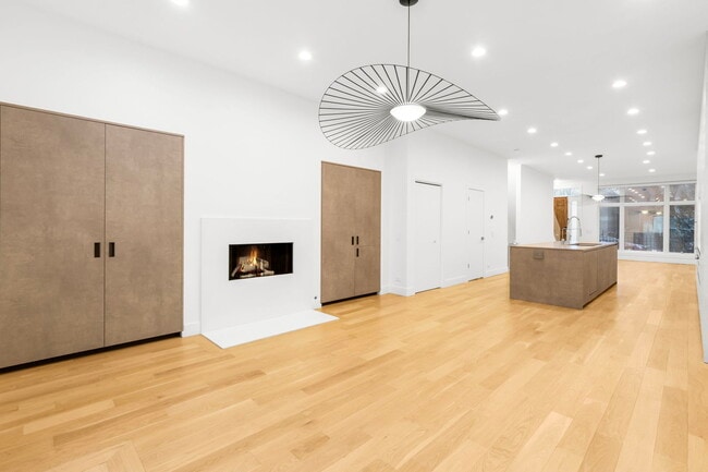 Building Photo - 1618 W Pierce Ave