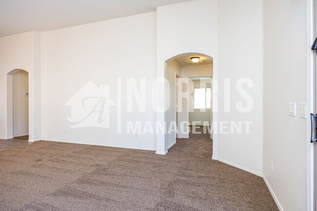 Building Photo - Beautiful Home with a Freshly Updated Pool...