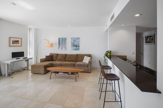 Building Photo - 1050 Brickell Ave