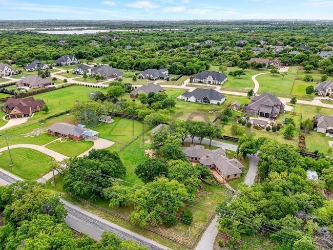 Building Photo - 3901 High Rd