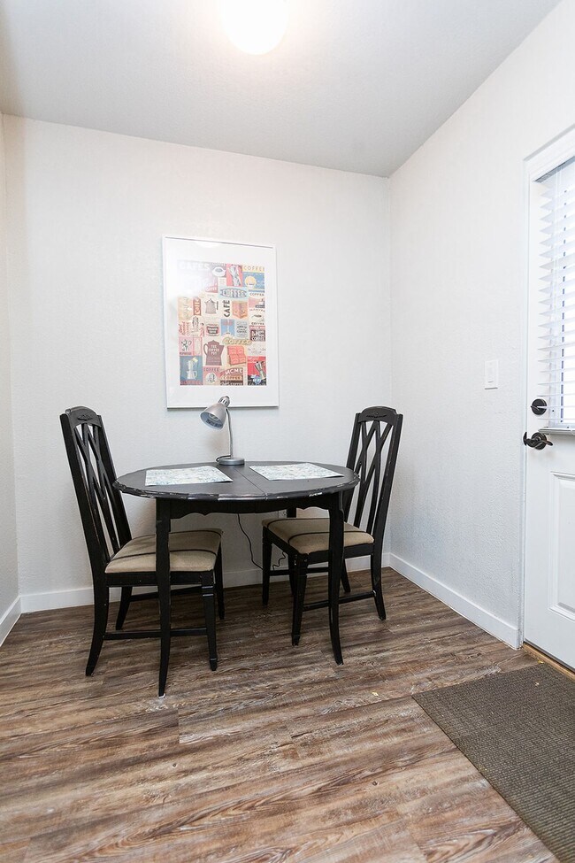 Building Photo - 1 Bed | 1 Bath -  Bungalow Style Unit