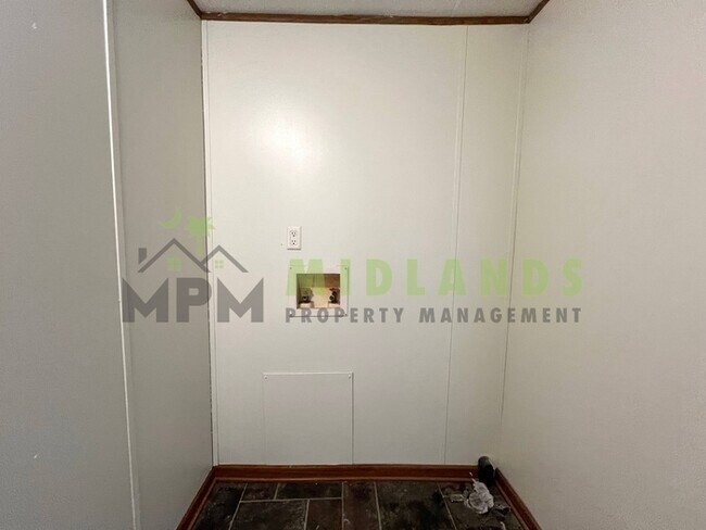 Building Photo - 575 Forts Pond Rd