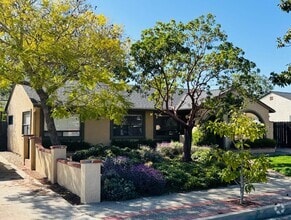 Building Photo - 324 Cuesta Dr