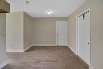 Building Photo - 3080 Martin Ave