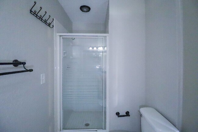Building Photo - This Beautiful Home by Hunter Park is Wait...