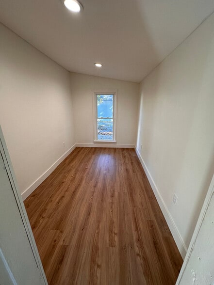 Building Photo - 564 Cooper Ave