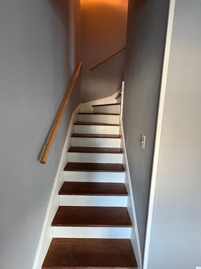 Building Photo - 4W S Fernwood Dr