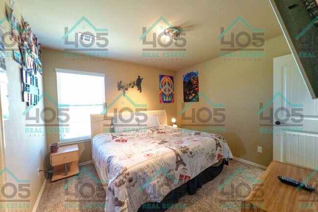 Building Photo - 3 Bedroom/3 Bathroom with bonus space in OKC