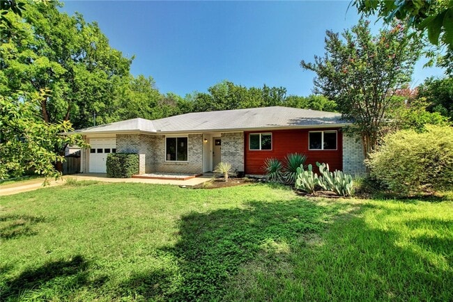 Building Photo - 900 Aurora Cir