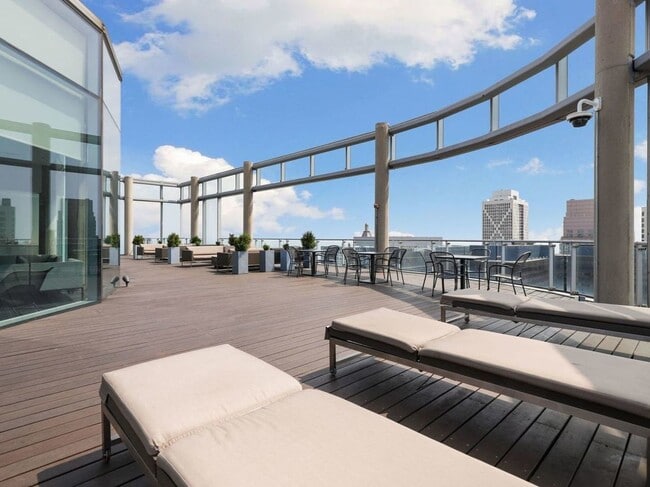 Building Photo - 600 N Fairbanks Ct