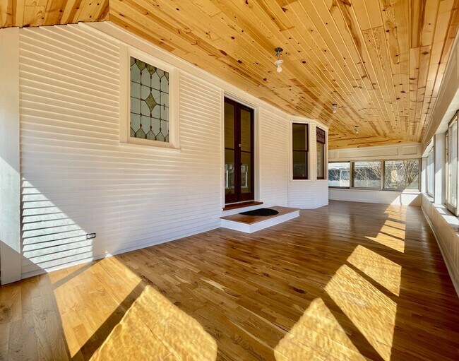 Building Photo - 237 Stuart Ave
