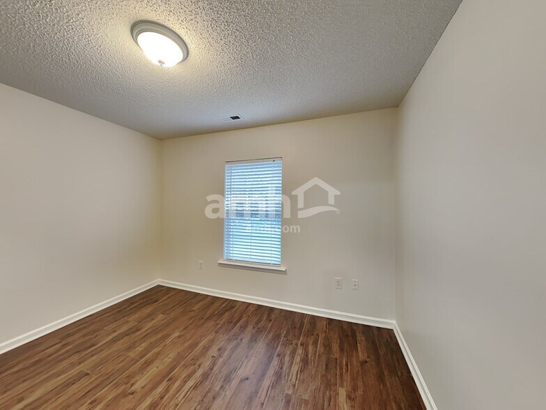 Building Photo - 10126 Illoria Dr