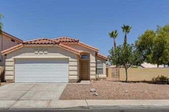 Building Photo - Single Story Gem!