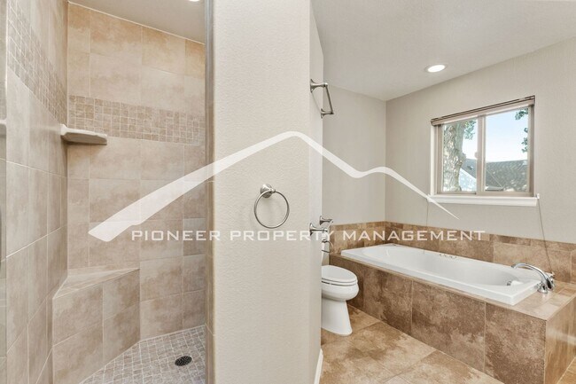 Building Photo - Beautifully Updated Rockrimmon Home Near Ute Valley Park with 5 bed, 3 bath, 2 car garage and AC!