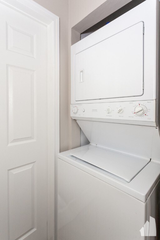 Building Photo - 2440 N Ashland Ave