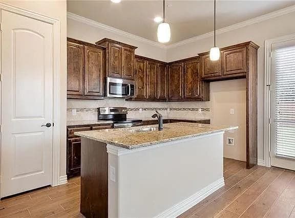 Building Photo - 800 Newhaven Dr