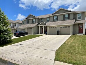 Building Photo - Townhome for rent