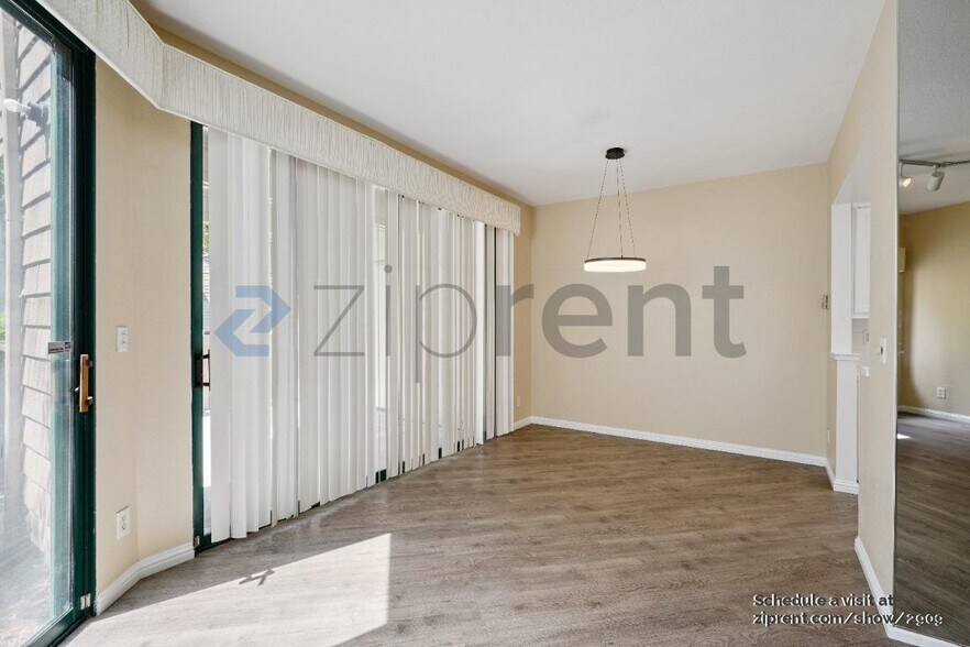 Building Photo - 25 Cove Ln