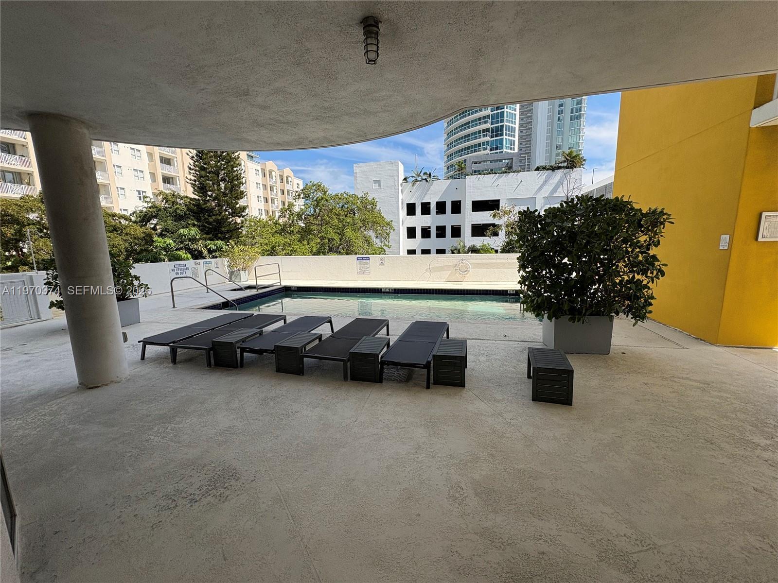 Building Photo - 444 NE 30th St