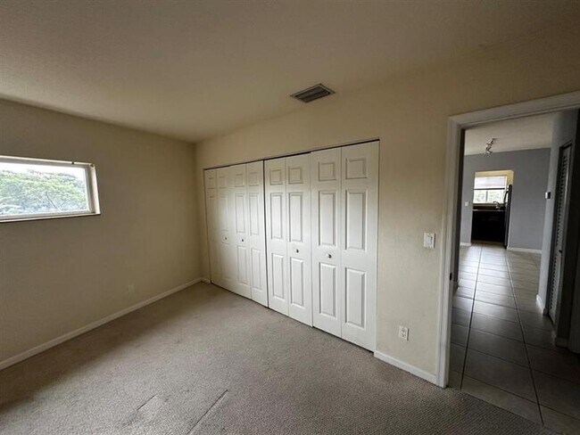 Building Photo - 578 NE 20th St