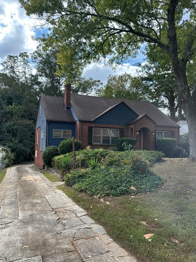 Building Photo - 958 Winburn Dr