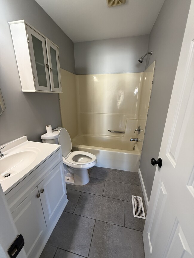 Building Photo - 1027 Pirates Ct