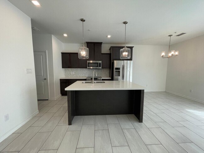 Building Photo - 9917 Bijan Dr