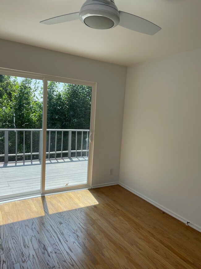 Slide to Deck from Bedroom - 2522 Lake View Ave
