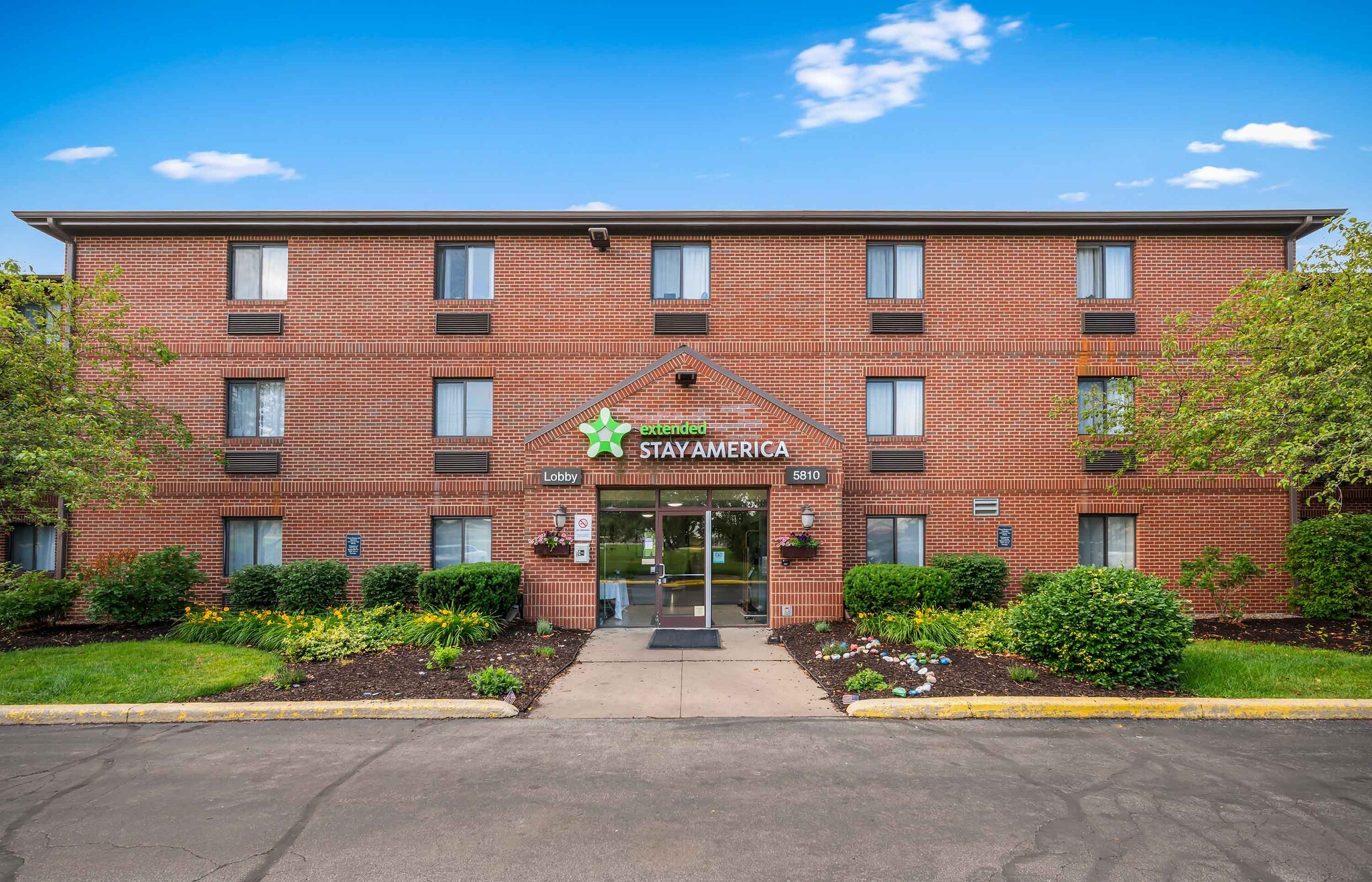 Building Photo - Furnished Studio-Fort Wayne - North